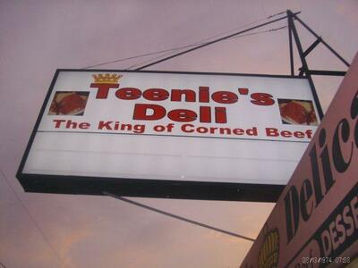 Teenie's Deli Inc in Detroit, MI Delicatessen Restaurants