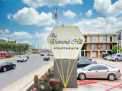 Diamond Hill in Galleria-Uptown - Houston, TX 77063 Apartments & Buildings