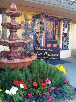 LA Piazza Italian Restaurant in Tulare, CA Restaurants/Food & Dining