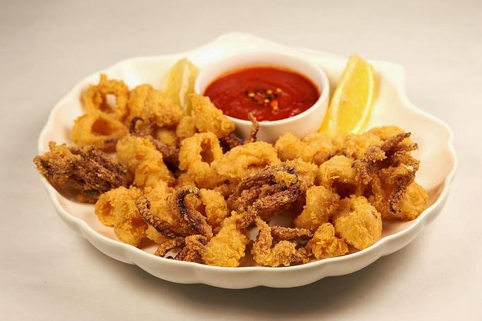 Product: Flour dusted and fried calamari served with a spicy tomato dipping sauce - Pasta D'arte Trattoria Italiana in Chicago, IL Italian Restaurants