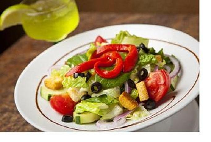 Product: Mixed Lettuce, Tomatoes, Onions, Black & Olives - Piezanos Pizza and Pasta in Boca Raton, FL Italian Restaurants