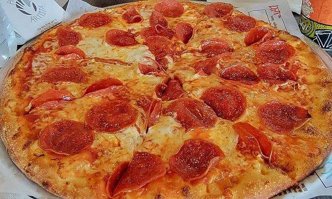 Product: Single, Traditional Topping Pizza - Pizza Artista in Lake Charles, LA Pizza Restaurant