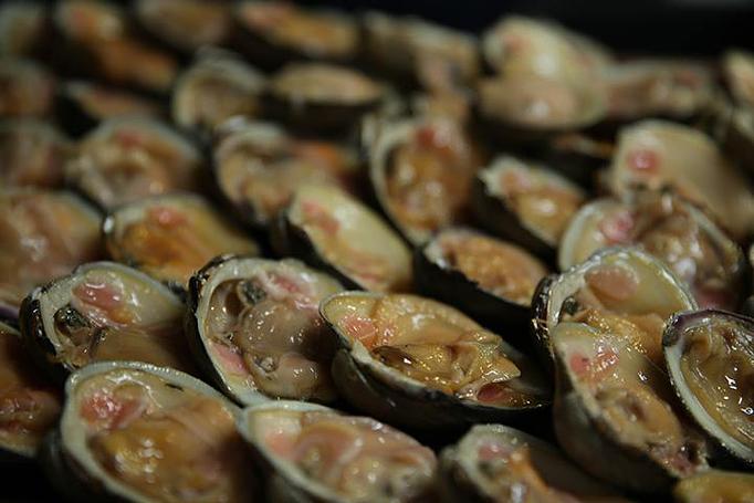 Product: Raw Clams - Rustic Inn Crabhouse in Fort Lauderdale, FL Seafood Restaurants