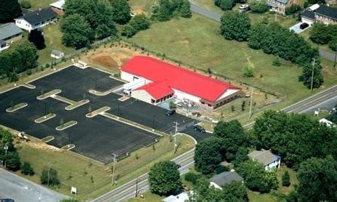 Exterior: Weekly Auctions held here. - Hash Auctions in Berryville, VA Auctioneers