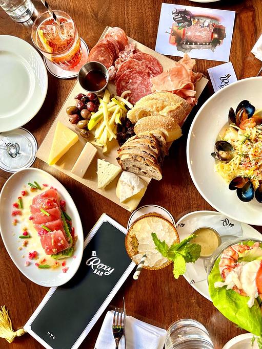 Product: Roxy Bar Nightly Live Music and Dining on the border of SoHo and TriBeCa in downtown Manhattan. - Roxy Bar in TriBeCa - New York, NY Bars & Grills