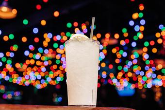 Product: Pint glass containing a lemonade-colored cocktail topped with a lemon slice and served with a clear plastic straw - Bub City in Rosemont, IL Barbecue Restaurants