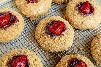 Product: Strawberry Rhubarb Donut - Do-Rite Donuts & Chicken in Chicago, IL Donuts