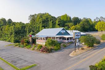 Exterior - Huck Finn's Catfish in Pigeon Forge, TN Soul Food Restaurants