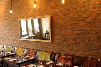 Interior - Henry's End Restaurant in Brooklyn Heights - Brooklyn, NY American Restaurants