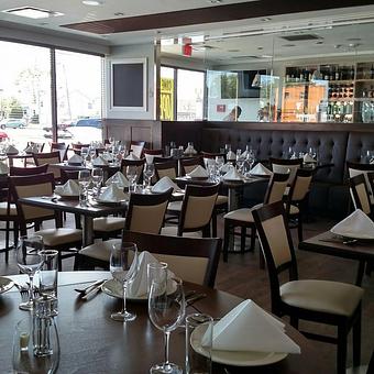Interior - Bella Notte in Bellmore, NY Bars & Grills