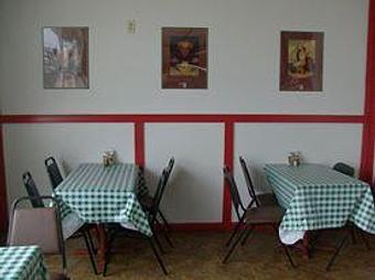 Interior - Bennie's Pizza in Crestwood, IL Pizza Restaurant