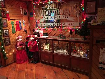 Interior: Christmas at Billy Smoothboars! - Billy Smoothboars in Bandon, OR Steak House Restaurants