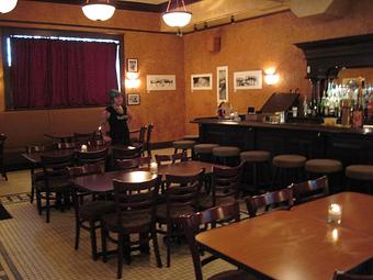 Interior - Bulldog Bar in Crossroads Art District - Kansas City, MO American Restaurants