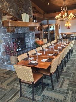 Interior - Canoe Restaurant in Bedford, NH American Restaurants