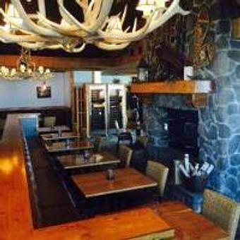 Interior - Canoe Restaurant in Bedford, NH American Restaurants