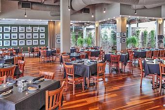 Interior - Circles Waterfront Restaurant in Apollo Beach, FL American Restaurants