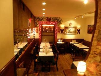 Interior - Cleopatra's Needle in Manhattan, NY Bars & Grills