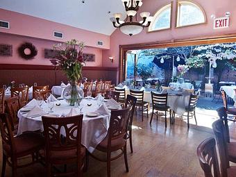 Interior - Crabtree's Restaurant in Floral Park, NY American Restaurants