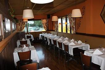 Interior - Crew Restaurant in Greenwich, CT American Restaurants