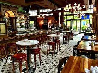 Interior - D4 Irish Pub and Cafe in Chicago, IL Cafe Restaurants