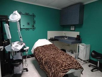 Interior - Desi Threading & More in Sacramento, CA Day Spas