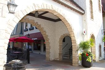 Interior - Dierdorf & Hart's Steakhouse in Maryland Heights, Missouri - Saint Louis, MO American Restaurants