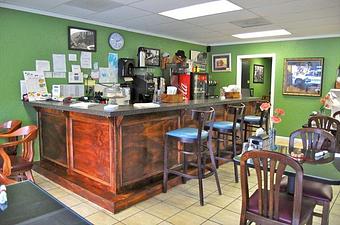 Interior - Dobro's Restaurant in Deland, FL Italian Restaurants