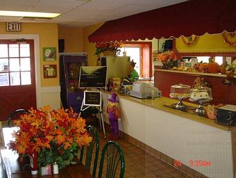 Interior - Dwight's Of St. Albans in Saint Albans, WV American Restaurants