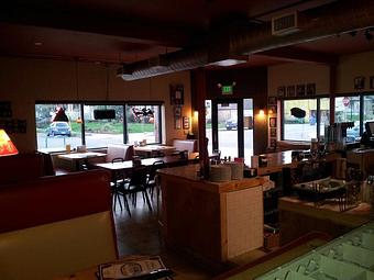 Interior - Eddie's Pizza in Portland, OR Pizza Restaurant