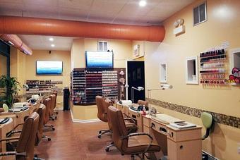 Interior - Elle Nail Spa BYOB (West Loop Chicago) in Chicago, IL Manicurists & Pedicurists