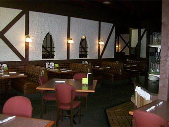 Interior - F & O's in Des Moines, IA Pizza Restaurant Interior - F & O's in Des Moines, IA Pizza Restaurant