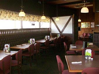 Interior - F & O's in Des Moines, IA Pizza Restaurant Interior - F & O's in Des Moines, IA Pizza Restaurant