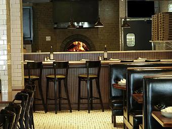 Interior - Frankie and Fanucci's Wood Oven Pizzeria in Hartsdale Village - Hartsdale, NY Italian Restaurants
