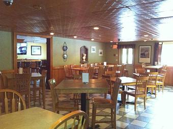 Interior - G & P Pizzeria in Chester, NH Pizza Restaurant