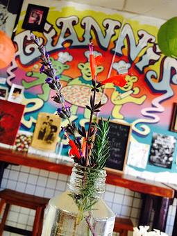 Interior - Gianni's Pizza - Dine In Pick Up Delivery Now Using Organic Ingredie in Oceanside, CA Pizza Restaurant