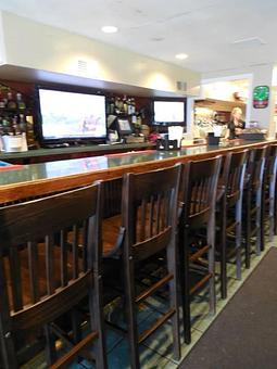 Interior - Green's Grille and Pub in Woburn, MA American Restaurants