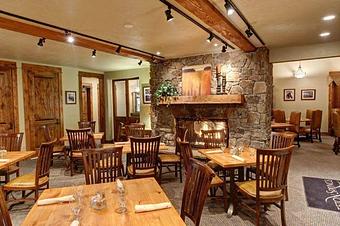 Interior - Headwaters Grille in Victor, ID American Restaurants