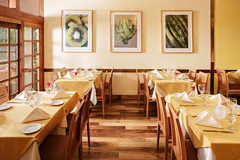 Interior - Il Piccolo Verde in Brentwood Village - Los Angeles, CA Italian Restaurants