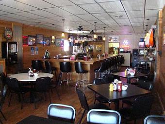 Interior - Illini Lounge in Marseilles, IL American Restaurants