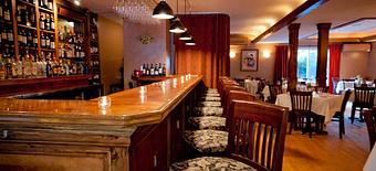 Interior: Wines, Cocktails and beers served at the bar - L'orcio in New Haven, CT Italian Restaurants