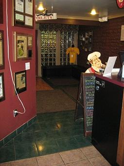 Interior - Laszlo's Iron Skillet in Withamsville - Cincinnati, OH American Restaurants