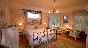 Interior - Lion and the Rose in Irvington - Portland, OR American Restaurants