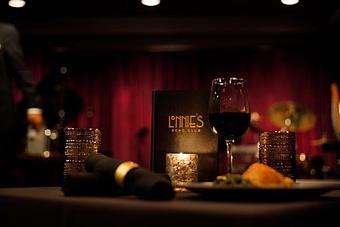 Interior - Lonnie's Reno Club in Kansas City, MO American Restaurants