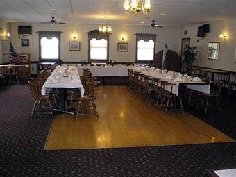 Interior - Makris Lobster and Steakhouse in Concord, NH American Restaurants