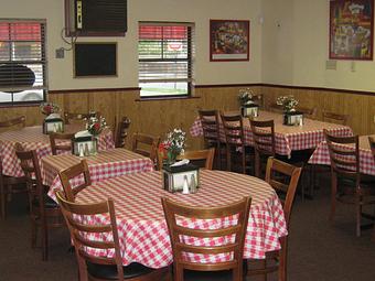 Interior: Family Dinning Since 1971 - Mama Rosa Pizza and Pasta in Rutherford, NJ Pizza Restaurant