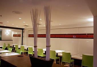 Interior - Mezza Mediterranean Grill in Streeterville - Chicago, IL Mediterranean Restaurants Interior - Mezza Mediterranean Grill in Streeterville - Chicago, IL Mediterranean Restaurants