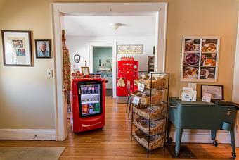 Interior - Mom's Table in Roswell, GA American Restaurants