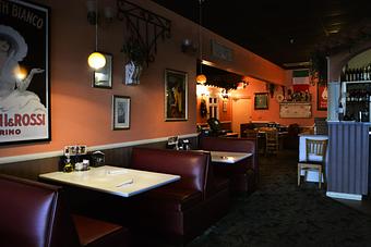 Interior - Naples Italian Restaurant in Leesburg, FL Italian Restaurants