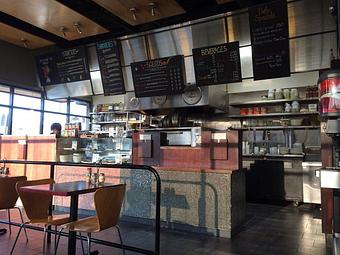 Interior - Pelinti Pizza in Hood River, OR Pizza Restaurant