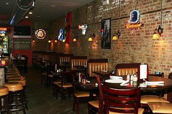 Interior - Pequod's Pizza in Chicago, IL Pizza Restaurant